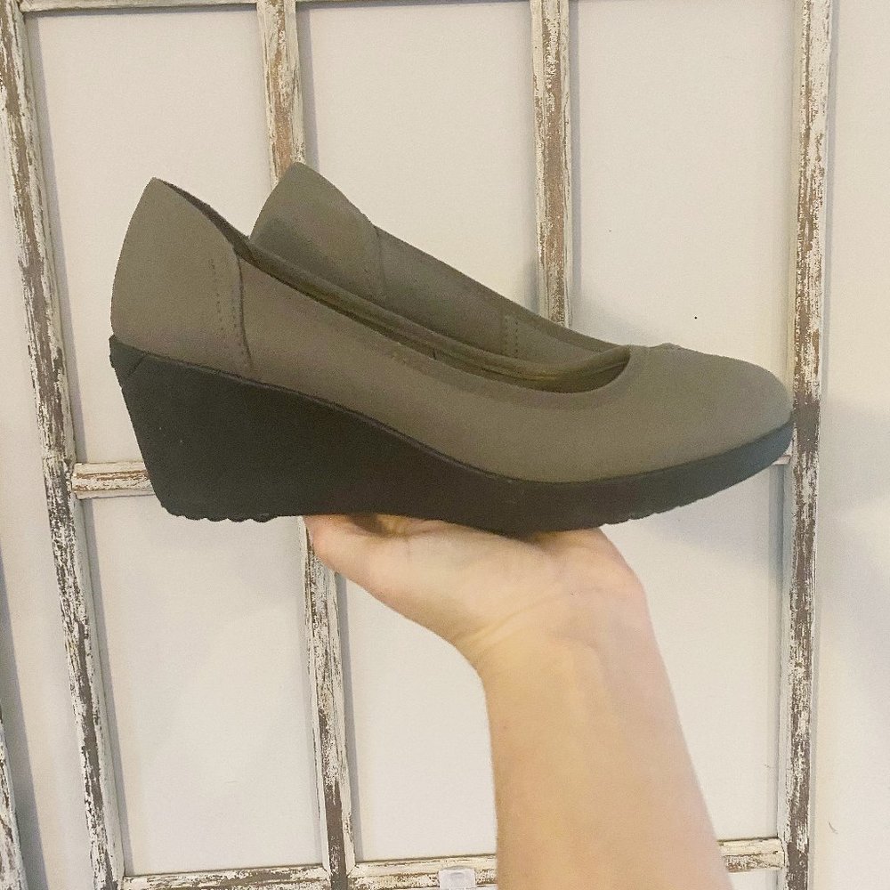 Crocs Busy Day Stretch Wedge Ballet Flat W9 Gray